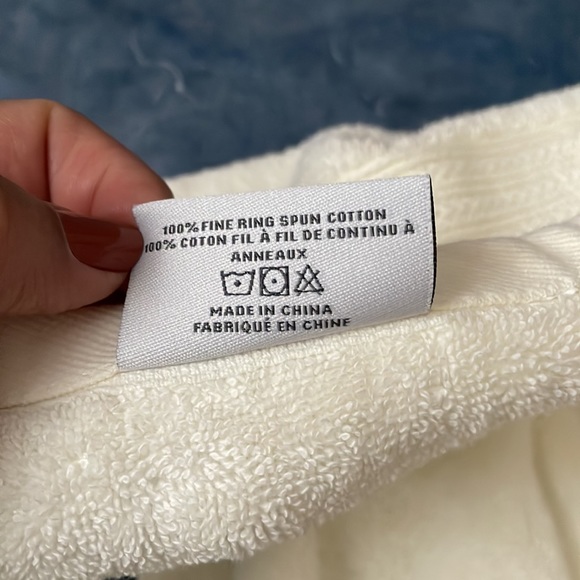 Kassatex bundle of 3 hand towels - Picture 5 of 5